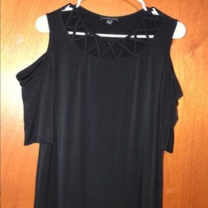 XL (fits like a medium) Cold Shoulder Top
